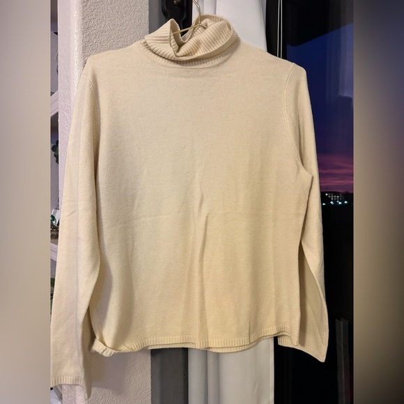 Ann Taylor Cream Cashmere Soft a turtle neck Vtg sweater Size L - Picture 7 of 11